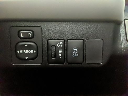 Used 2014 Toyota RAV4 LE image 17