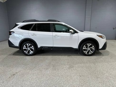 Used 2022 Subaru Outback Limited AWD/4WD image 2