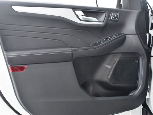 New 2025 Ford Escape SE w/ PHEV Premium Package FWD image 22
