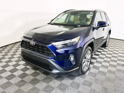 Used 2022 Toyota RAV4 XLE Premium FWD image 7