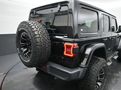 Used 2018 Jeep Wrangler Unlimited Rubicon w/ Dual Top Group AWD/4WD image 13