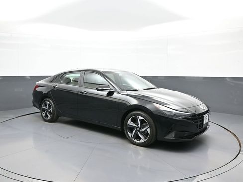 Used 2023 Hyundai Elantra SEL w/ Convenience Package image 4