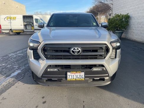 Used 2025 Toyota Tacoma SR5 image 2