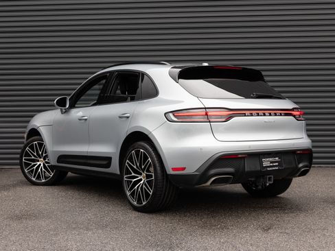 Certified 2025 Porsche Macan AWD/4WD image 3