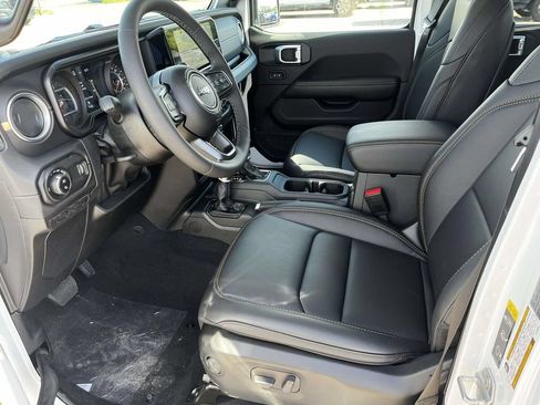 New 2026 Jeep Gladiator Sport AWD/4WD image 14