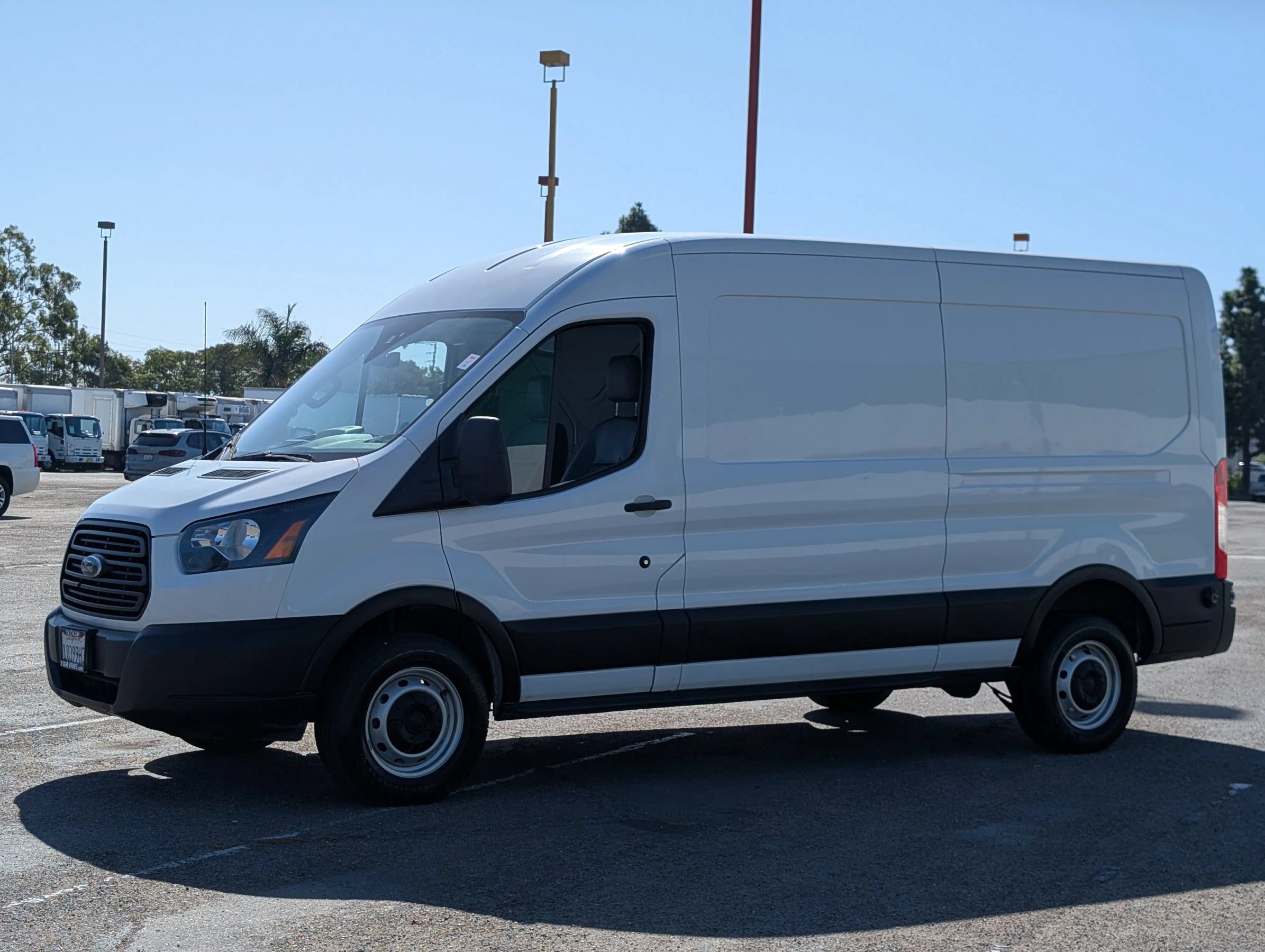 Used 2019 Ford Transit 250 148 Medium Roof RWD image 3