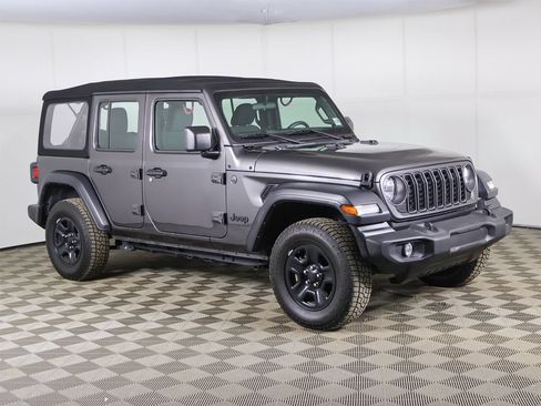 Used 2024 Jeep Wrangler Unlimited Sport AWD/4WD image 2
