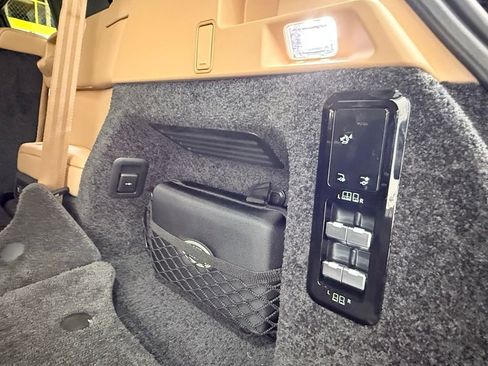 Used 2025 Land Rover Range Rover Long Wheelbase SE image 46