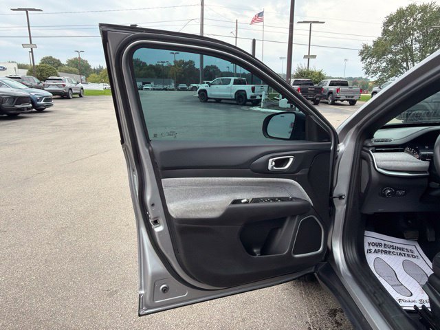 Used 2024 Jeep Compass Latitude AWD/4WD image 12