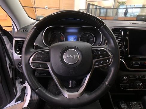 Used 2019 Jeep Cherokee Overland w/ Technology Group image 13