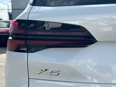 New 2026 BMW X5 xDrive40i image 10
