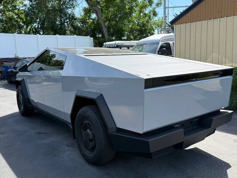 Used 2026 Tesla Cybertruck AWD Crew Cab image 4