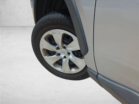 Used 2021 Toyota RAV4 LE FWD image 8