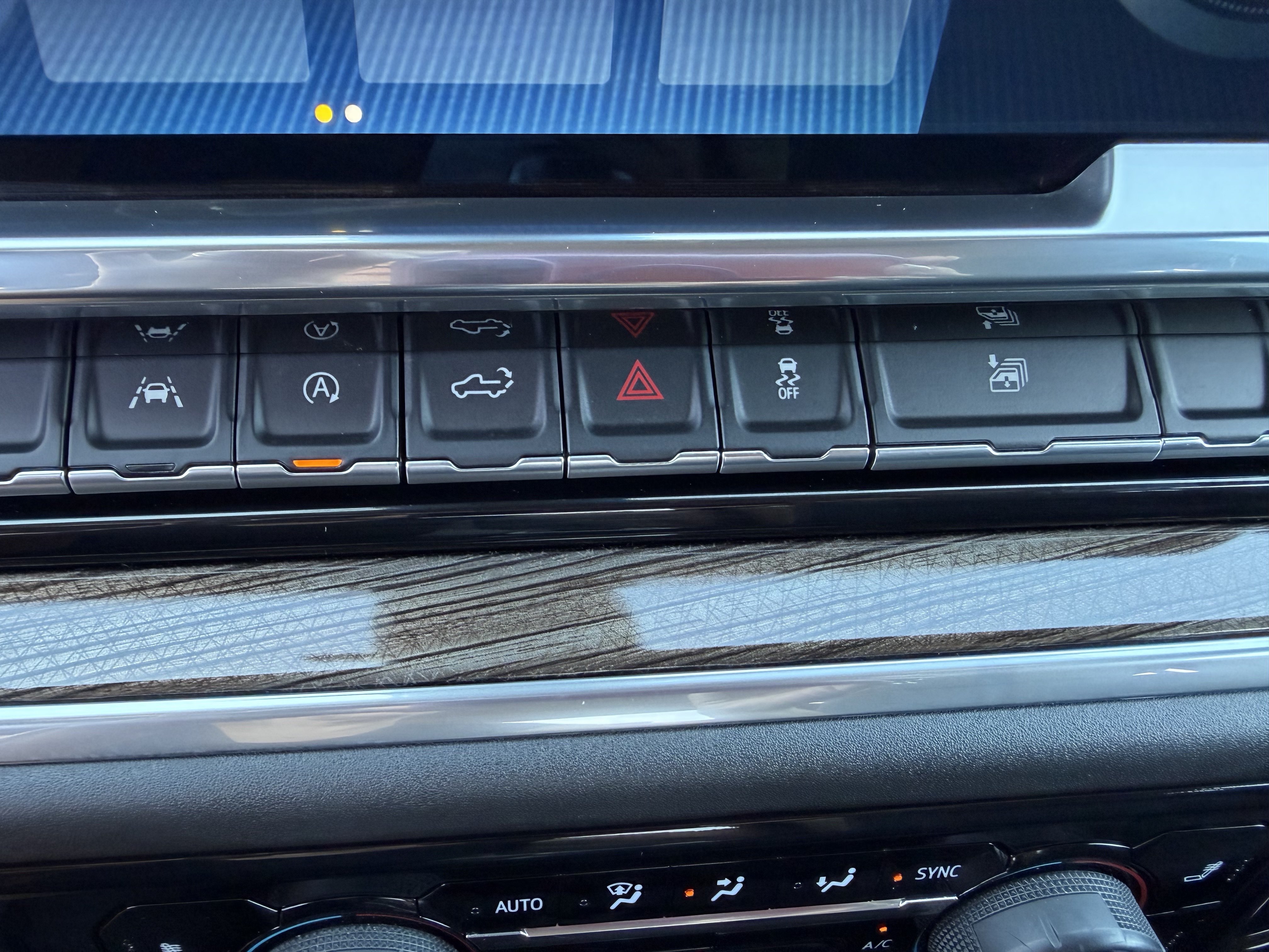 Used 2025 Chevrolet Silverado 1500 LT AWD/4WD image 22