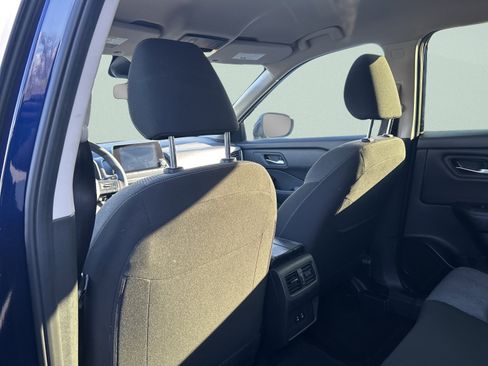 Used 2025 Nissan Rogue SV AWD/4WD image 32