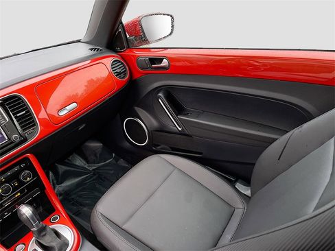 Used 2019 Volkswagen Beetle 2.0T SE image 22