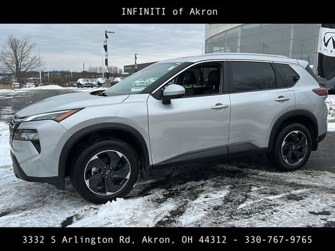 Used 2025 Nissan Rogue SV w/ SV Premium Package image 8