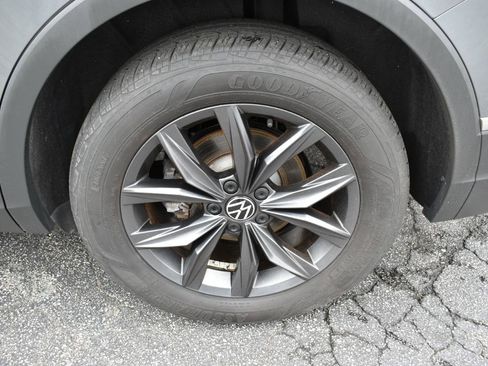 Used 2023 Volkswagen Tiguan SE w/ Panoramic Sunroof Package FWD image 35