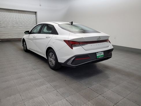 Used 2024 Hyundai Elantra SE FWD image 5