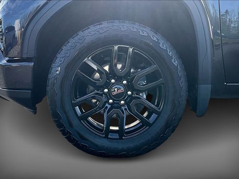 Used 2024 GMC Sierra 1500 Elevation w/ X31 Off-Road Package AWD/4WD image 8