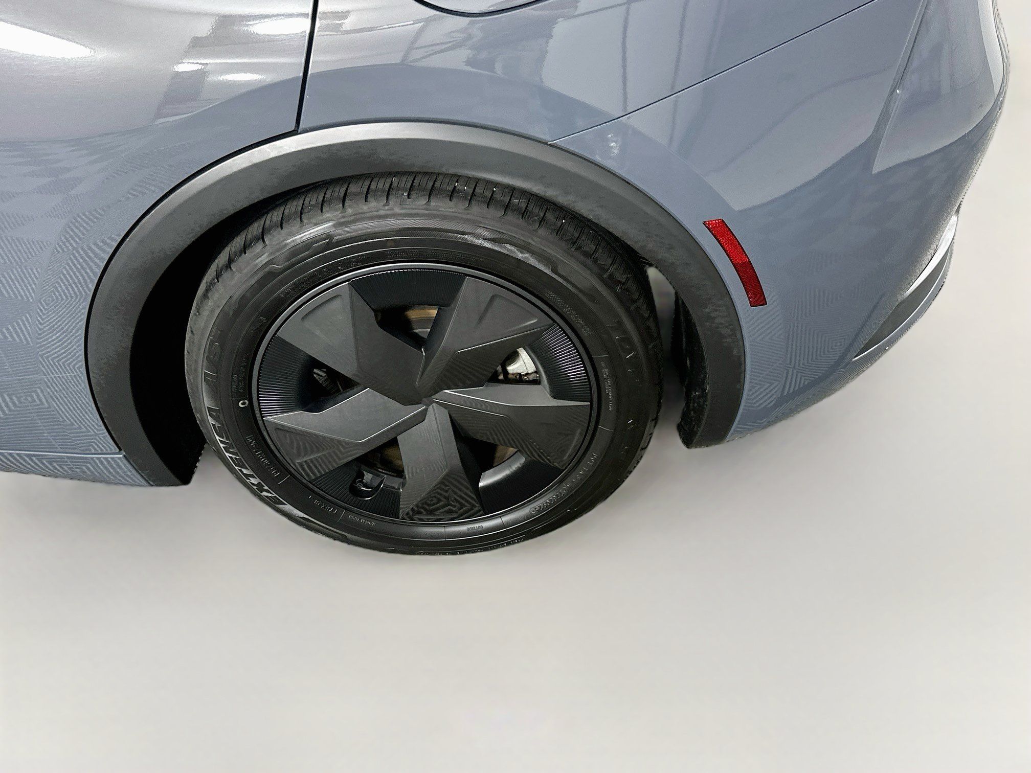 Used 2025 Toyota Prius LE FWD image 11