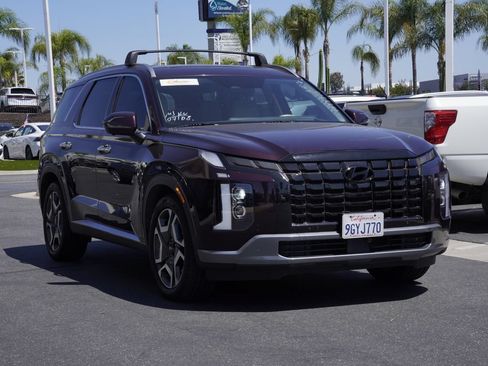Used 2023 Hyundai Palisade Limited FWD image 2