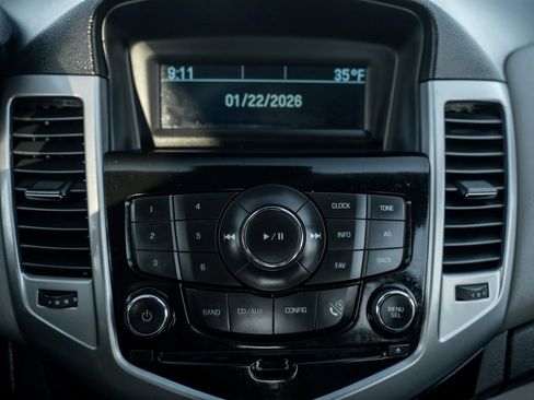 Used 2016 Chevrolet Cruze LS image 18