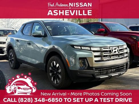 Used 2025 Hyundai Santa Cruz SE image 1