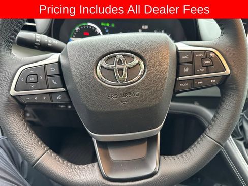 Used 2026 Toyota Sienna XLE FWD image 11