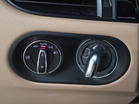 Certified 2019 Porsche Macan AWD/4WD image 22