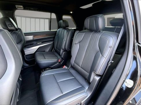 New 2027 Cadillac Vistiq Sport w/ LPO, Floor Liner Package AWD/4WD image 10