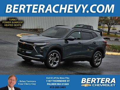 Used 2025 Chevrolet Trax LT w/ Sunroof Package