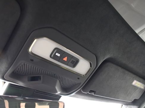 Used 2023 Rivian R1S Adventure AWD/4WD image 32