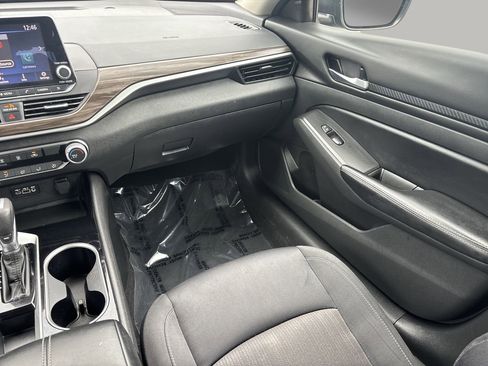 Used 2024 Nissan Altima 2.5 SV FWD image 15