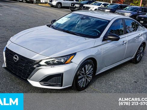 Used 2024 Nissan Altima 2.5 SV image 14