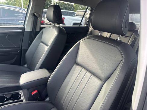 Used 2024 Volkswagen Tiguan SE AWD/4WD image 15
