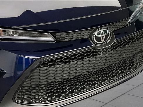 Used 2022 Toyota Corolla LE FWD image 31