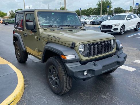 Used 2025 Jeep Wrangler Sport AWD/4WD image 2