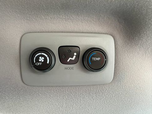 Used 2011 Toyota Sienna LE FWD image 19