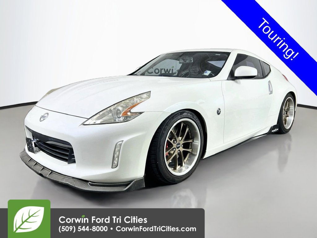 Used 2013 Nissan 370Z Touring RWD image 4