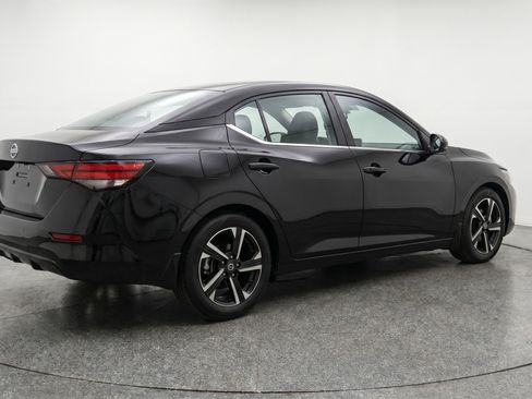 Used 2025 Nissan Sentra SV FWD image 9