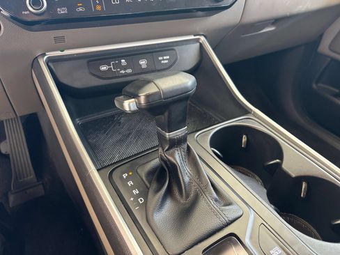 Used 2026 Kia Carnival FWD image 44