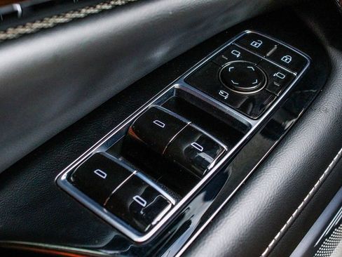 Used 2025 Cadillac Optiq Luxury 1 image 10