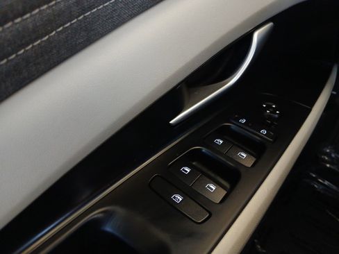 Used 2024 Hyundai Elantra Limited image 18