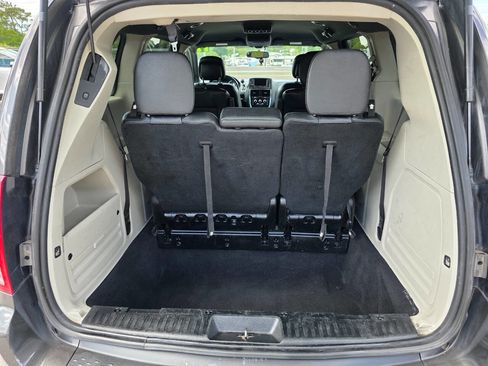 Used 2017 Dodge Grand Caravan SXT image 11