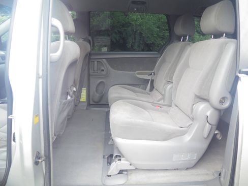 Used 2004 Toyota Sienna LE FWD image 10