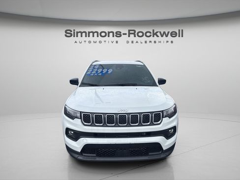 Used 2024 Jeep Compass Latitude AWD/4WD image 6