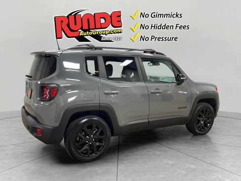 Used 2022 Jeep Renegade Altitude w/ Convenience Group AWD/4WD image 5