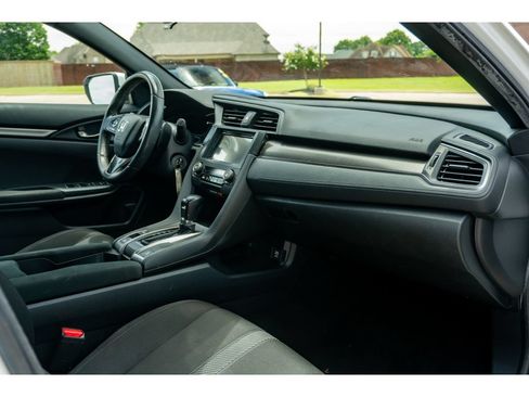 Used 2019 Honda Civic Sport image 17