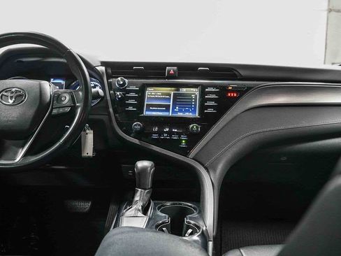 Used 2019 Toyota Camry SE image 15
